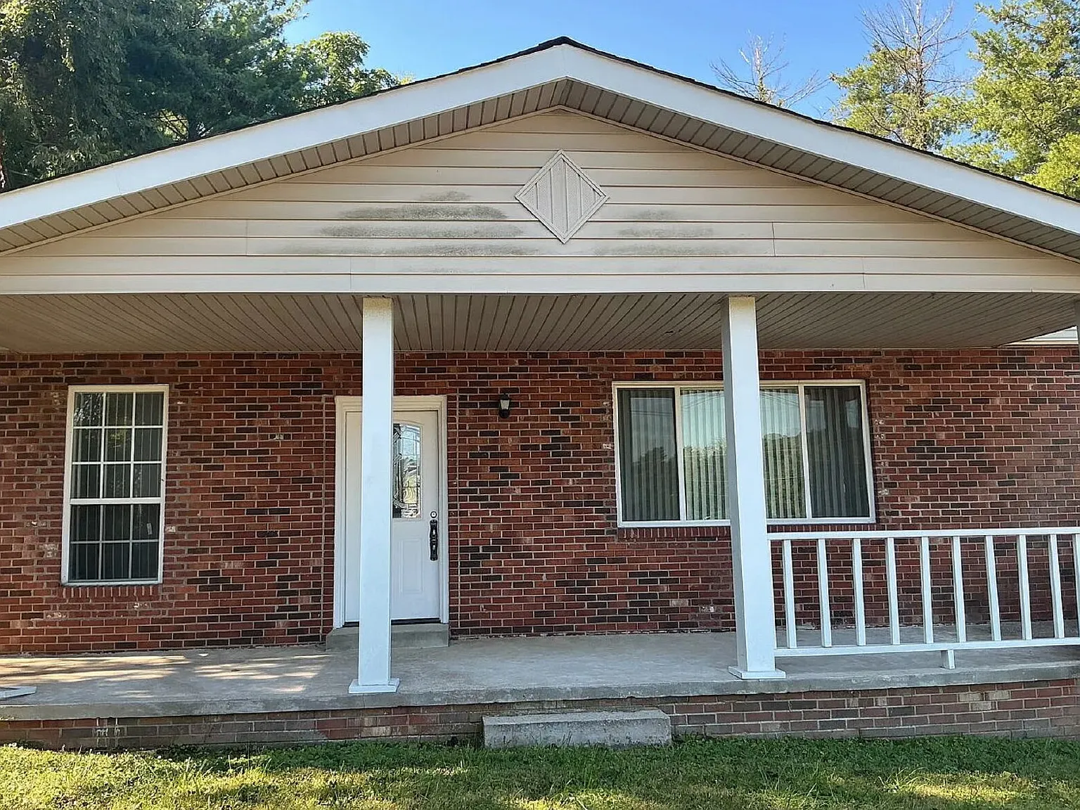 3 bed, 2.5 bath, 2679 sqft, $3,600 — Photo 1