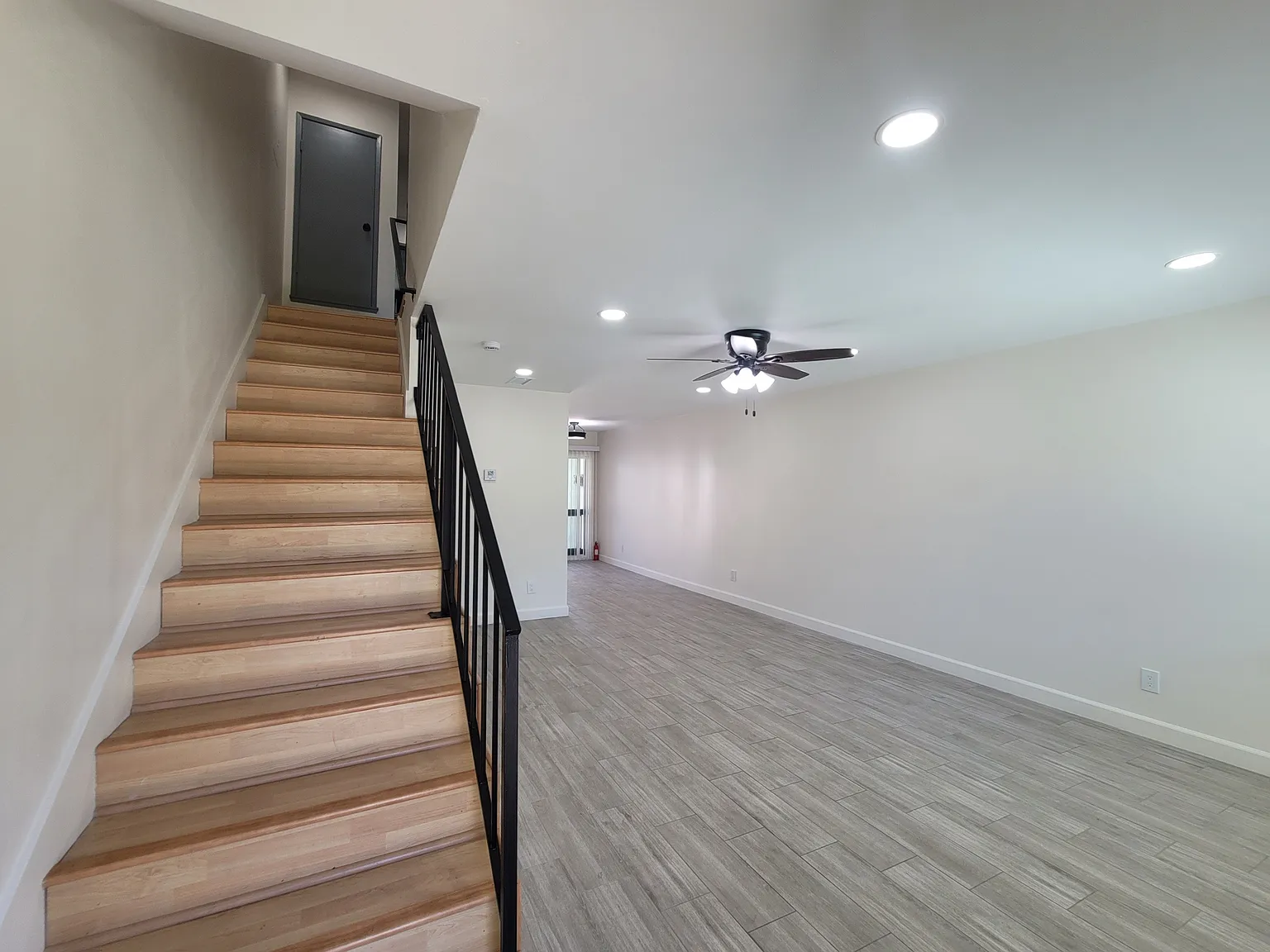 3 bed, 1.5 bath, 1075 sqft, $3,300 — Photo 3