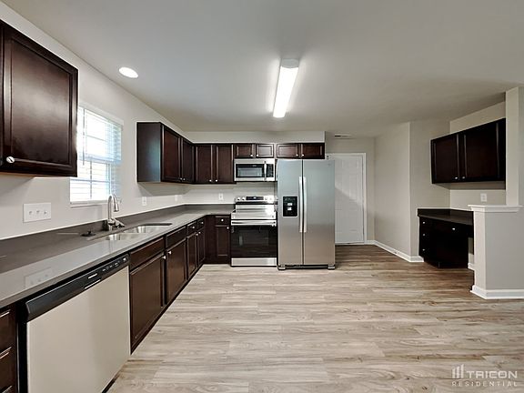 4th image of 2051 Chapel Park Ln