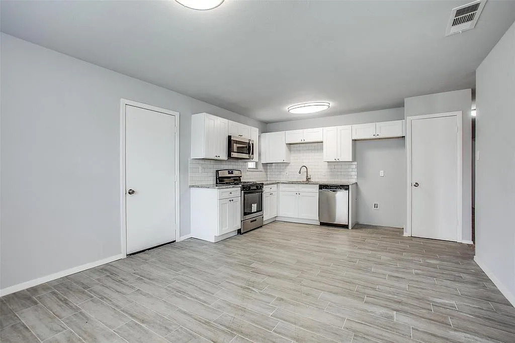 3 bed, 1345 sqft, $2,250 — Photo 3