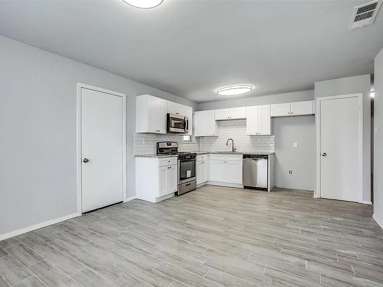 2608 Scotswood Dr — Photo 3