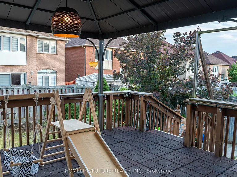 620 Madame St — Photo 12