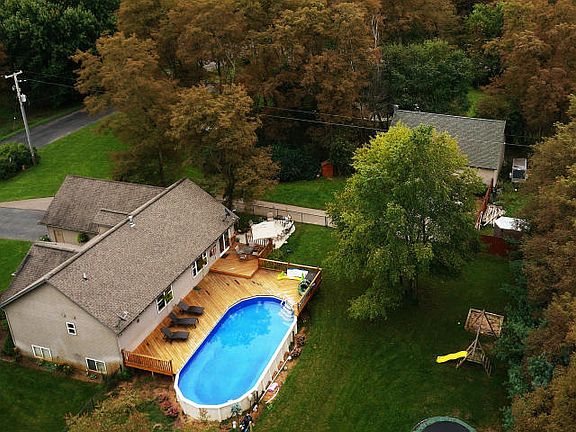 2nd image of 9645 Sandgrove Dr NE