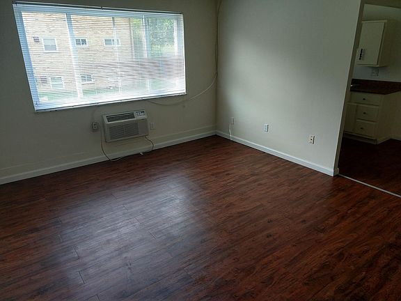 5th image of 425 Pedretti Ave APT 1