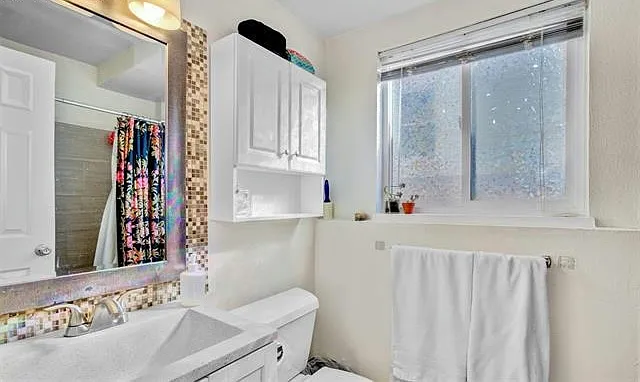 Full Bathroom with Bathtub
