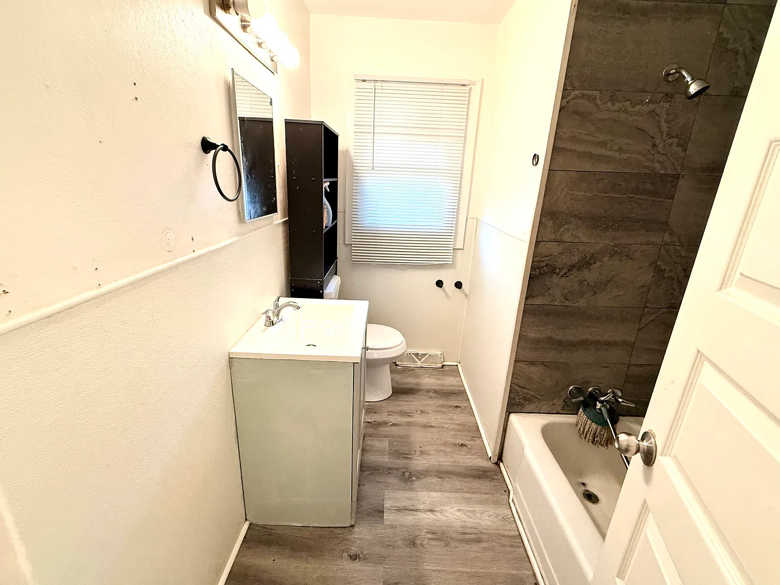 3 bed, 1200 sqft, $1,950 — Photo 4