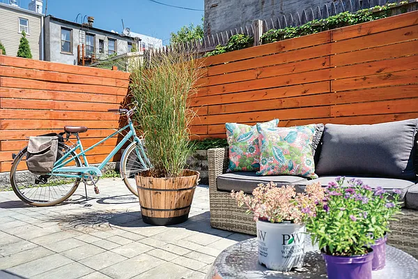 Sold by The InHouse Group | media 3