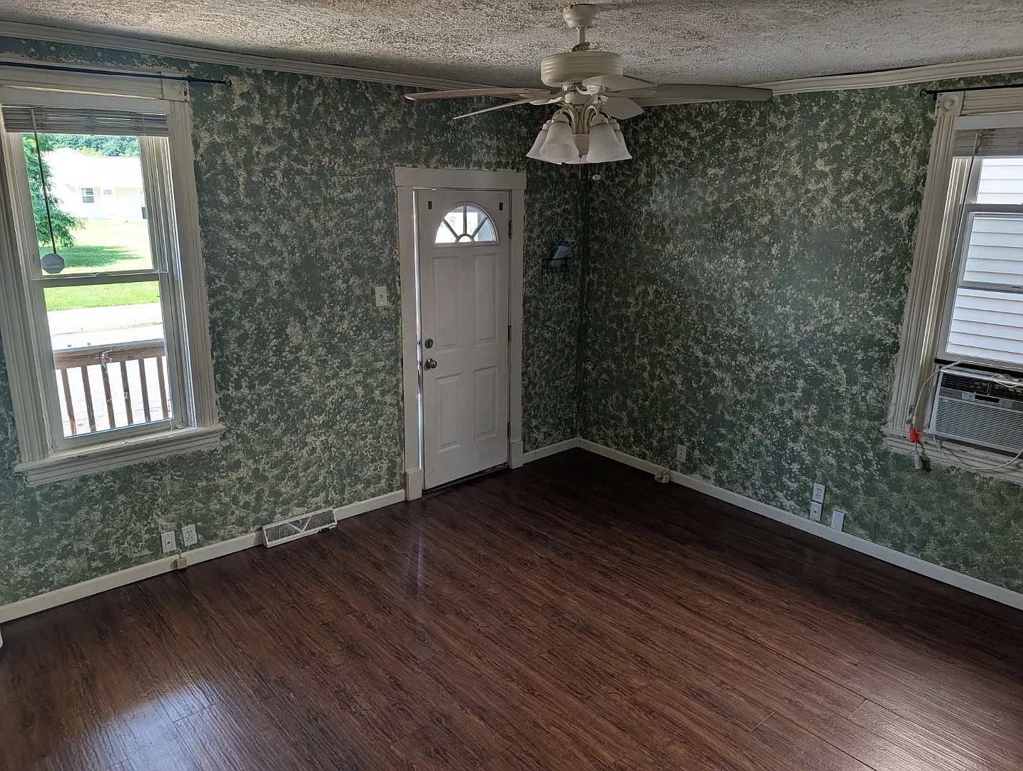 Two bedroom home in New Brighton — Photo 2