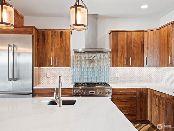 4th image of 4087 Saltspring Drive