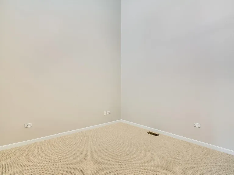 944 N Crosby St — Photo 17