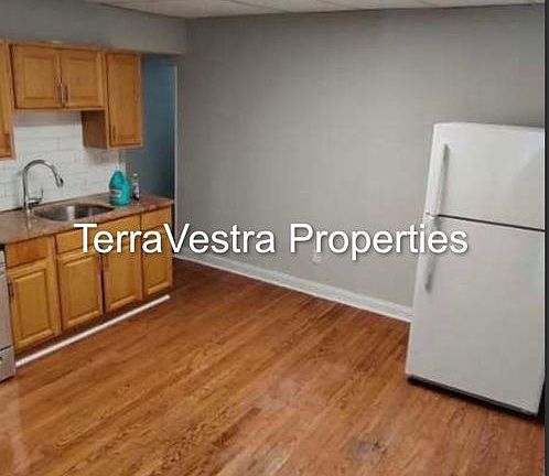4th image of 411 Market St #A