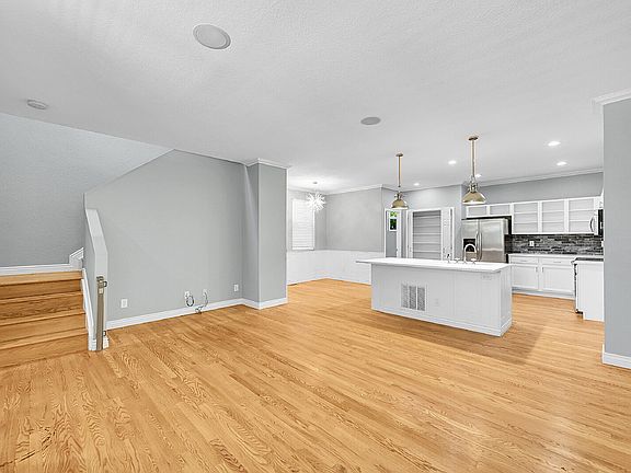 4th image of 2638 Central Park Blvd