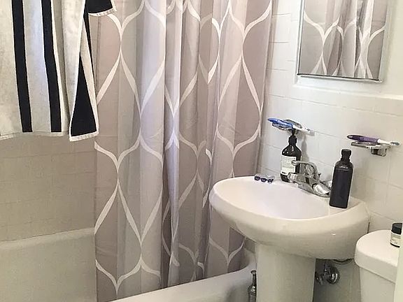 4th image of 108 Perry St APT 1C