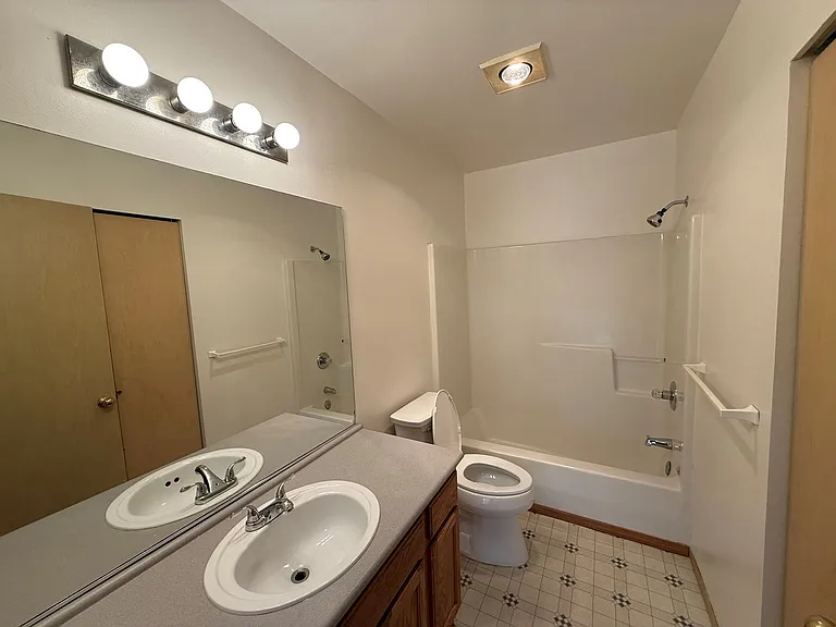 1838 Valencia St — Photo 12