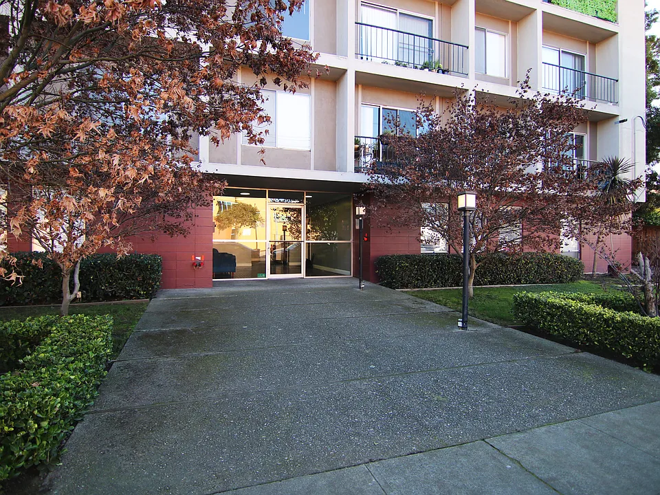 Three Crown Apartments