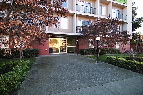 Three Crown Apartments Photo 1