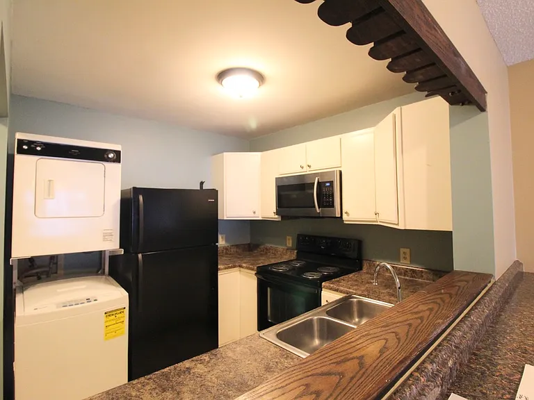 1390H Hunters Rd — Photo 6