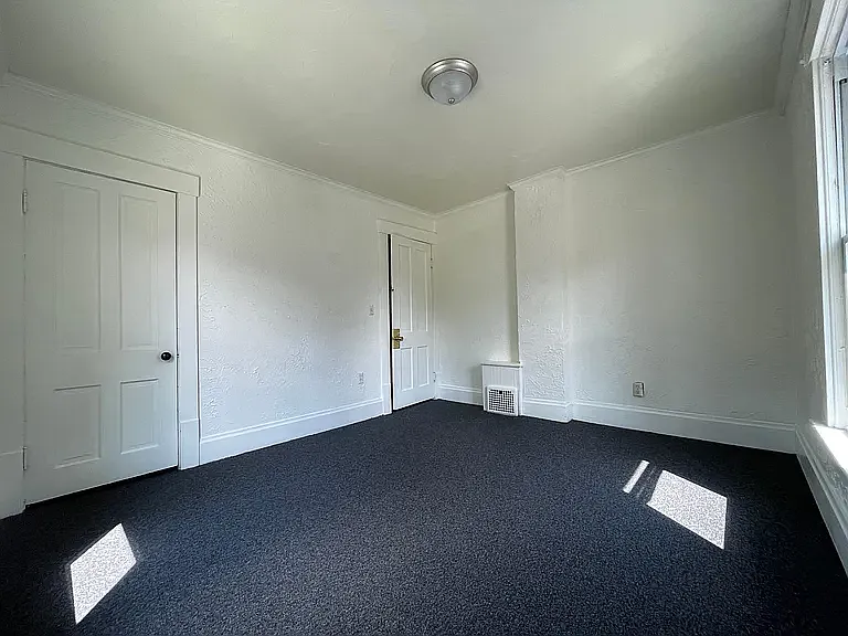 298 Torrey St — Photo 3