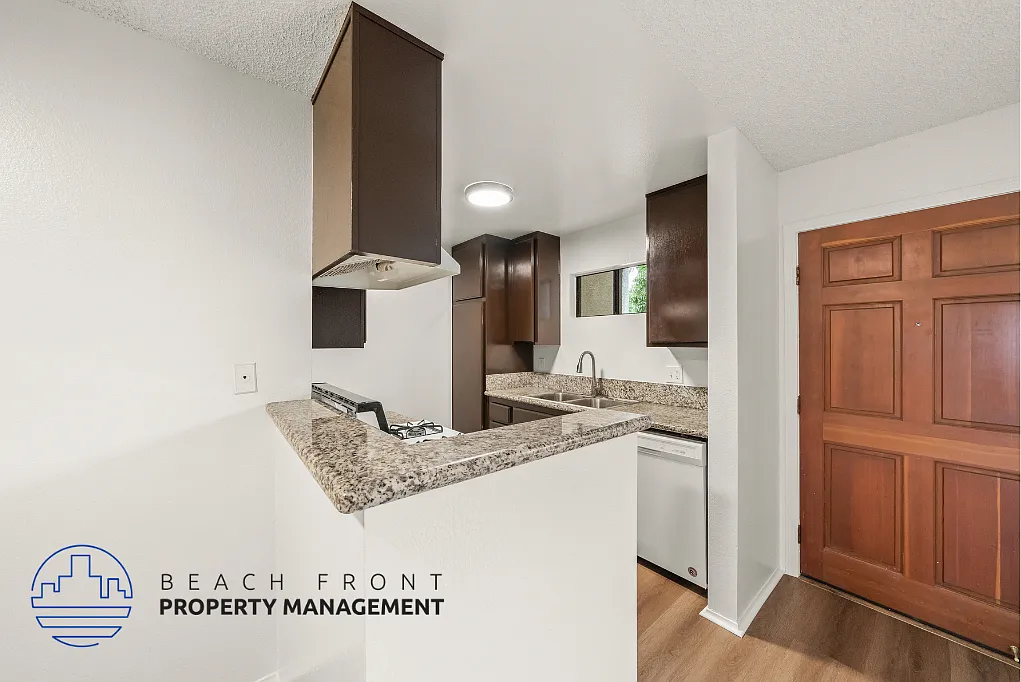 2065 Magnolia Ave. — Photo 3