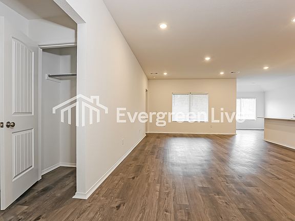 3rd image of 111 Jasmine Ct