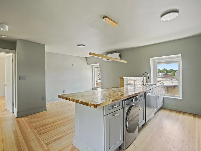 31 N Eckar St #3 — Photo 5