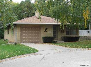 1255 Dunleith Ct, Dubuque, IA 52003