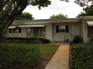 1084 S Oakridge Cir, Lake Worth, FL 33462