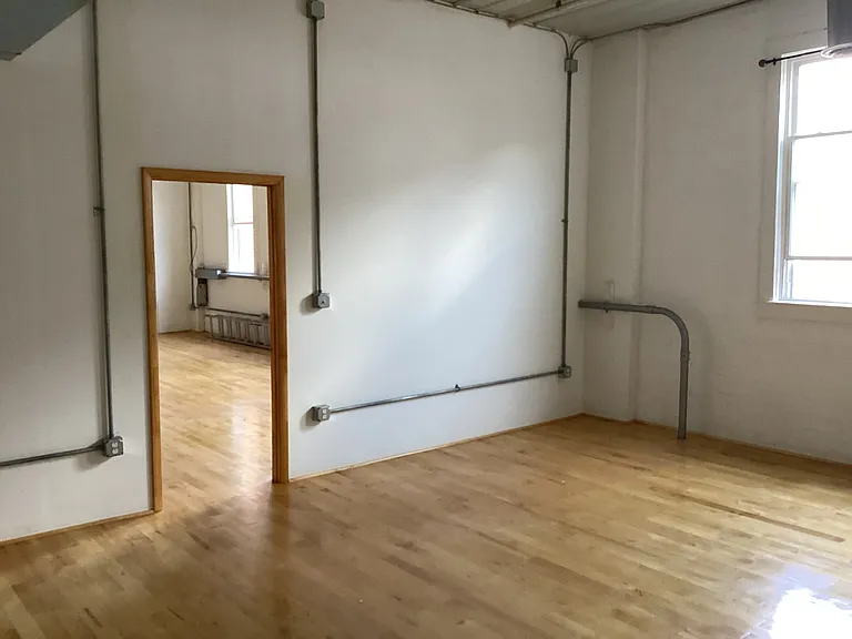 301 Henderson Ave — Photo 7