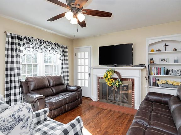 3rd image of 2514 Lucille Ave