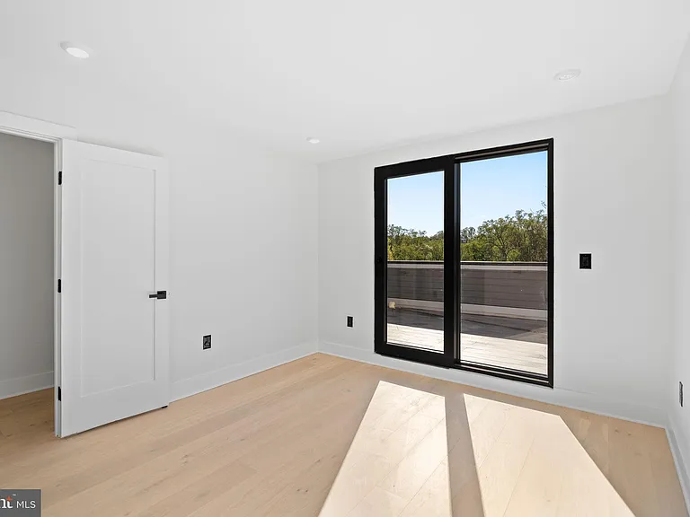 2504 41st St NW #9 — Photo 25