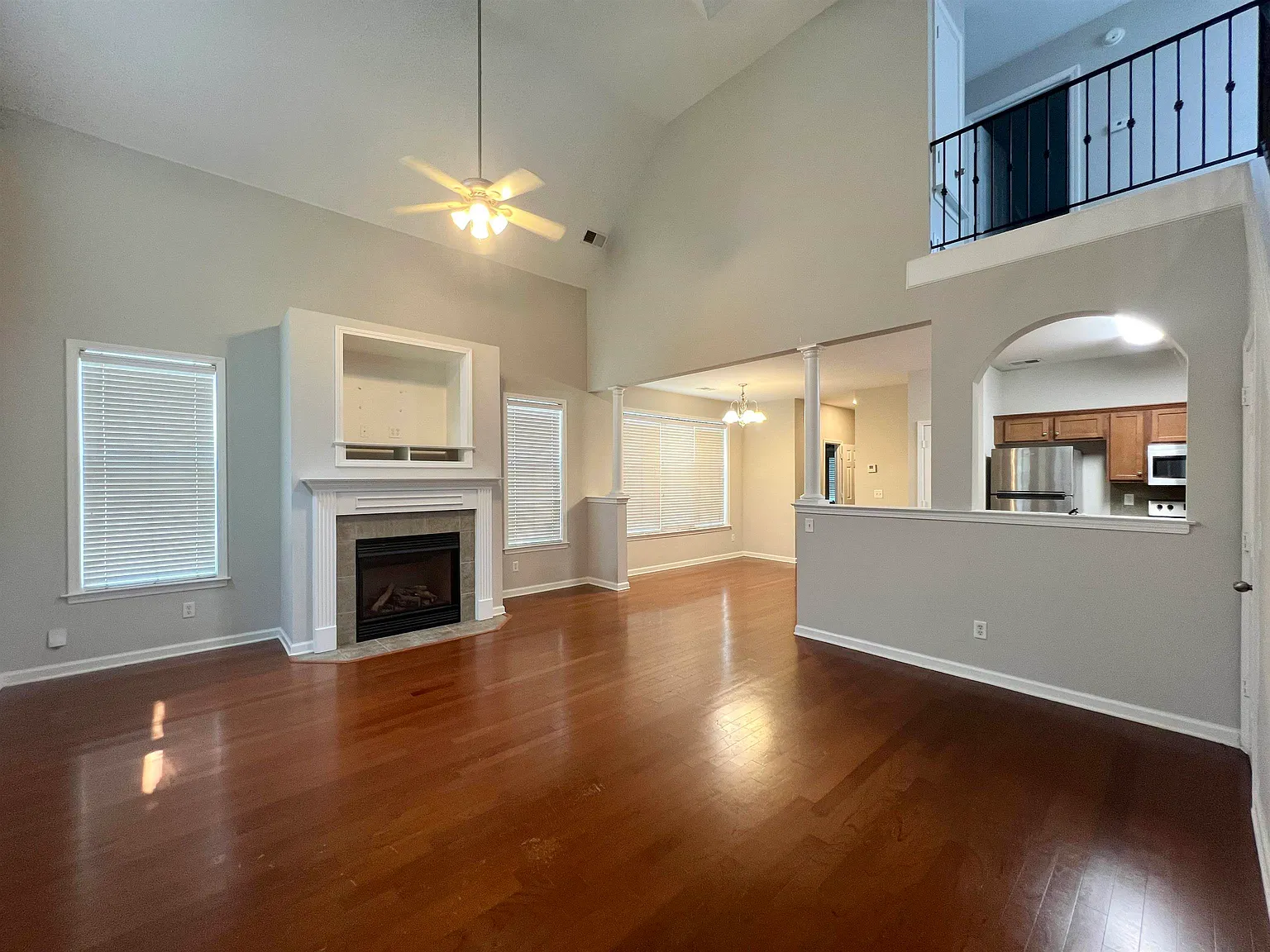 3 bed, 2.5 bath, 1638 sqft, $2,325 — Photo 2