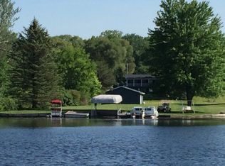 10004 Stinchfield Woods Rd, Pinckney, MI 48169