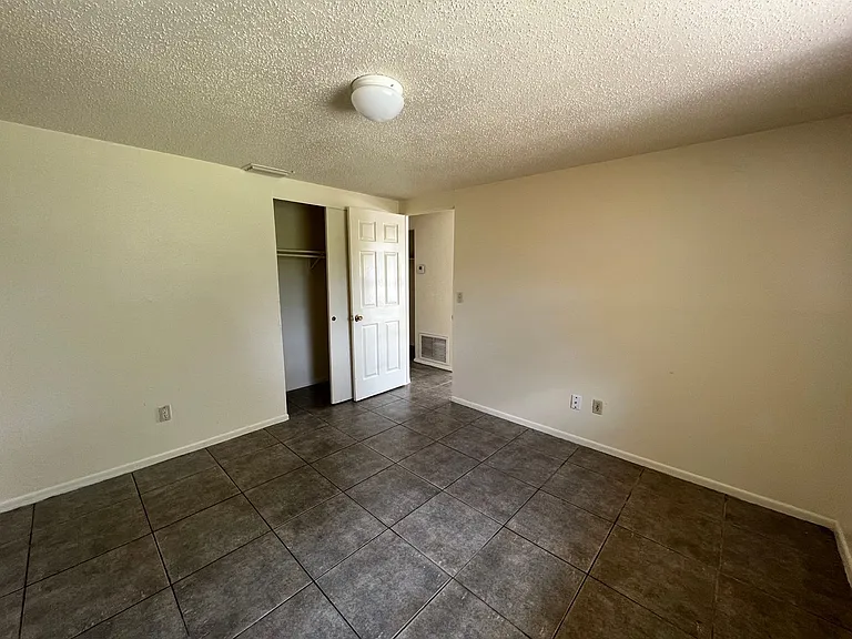 1014 57th Avenue Dr E — Photo 9