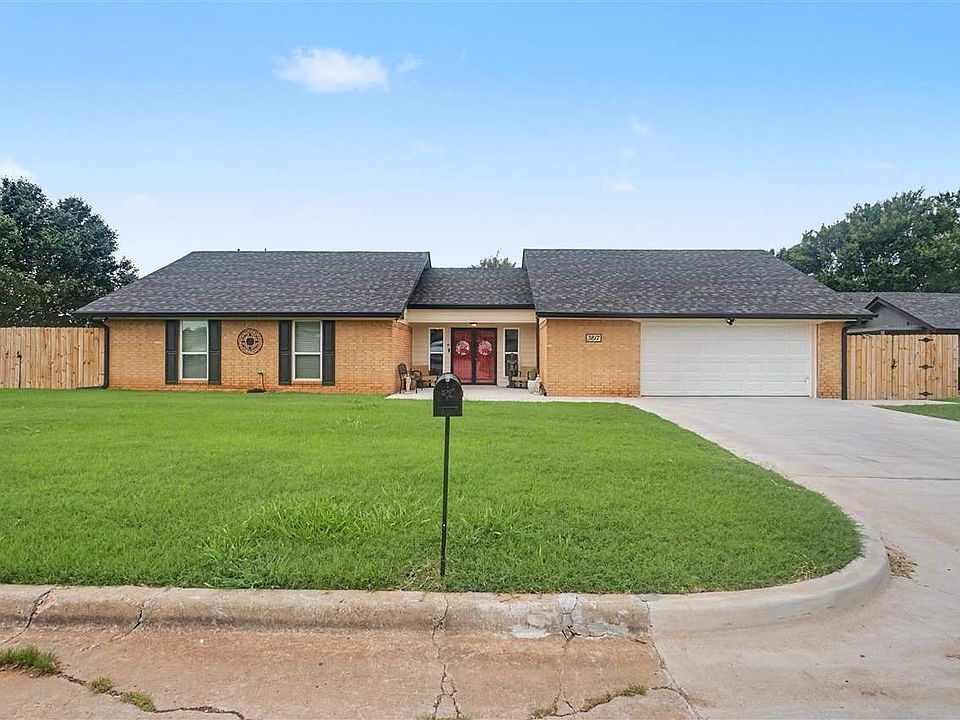 1st image of 3817 SE Camelot Dr