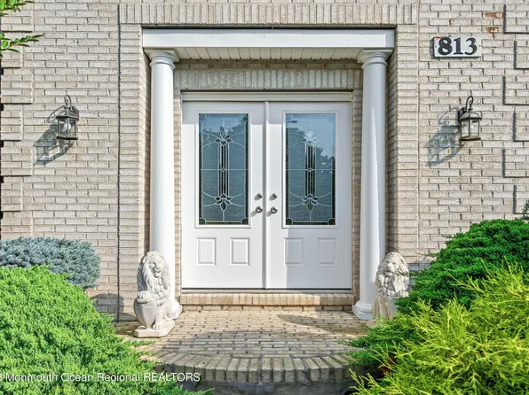 813 Dancer Lane, Manalapan, NJ 07726