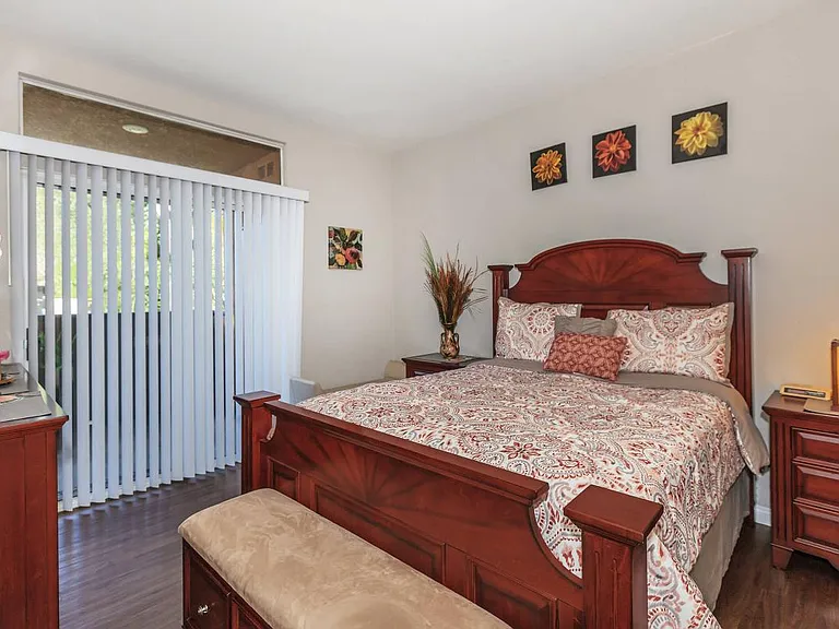 26160 Laguna Ct — Photo 5