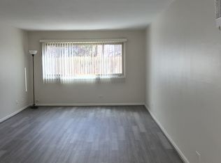 1363 Perry St, Des Plaines, IL 60016