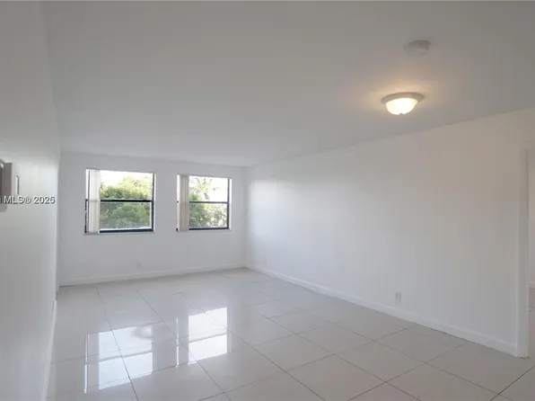 8100 Geneva Ct APT 343, Doral, FL 33166