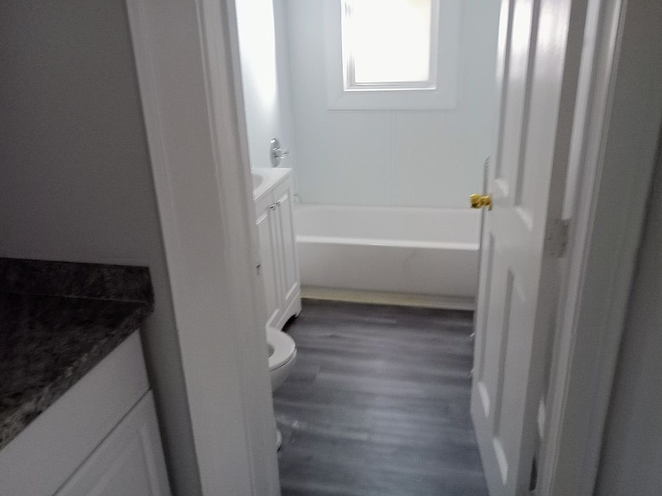 2nd image of 184 Sigourney St #B6