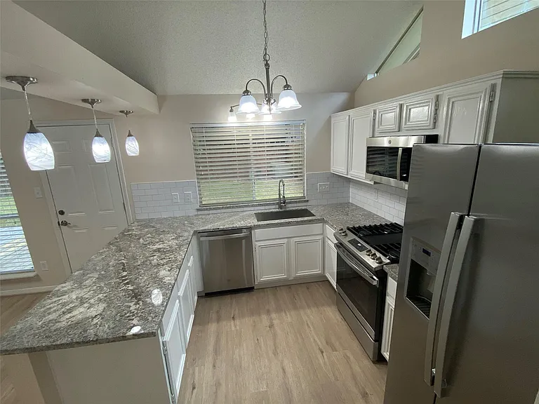 33 N Rain Forest Ct — Photo 6
