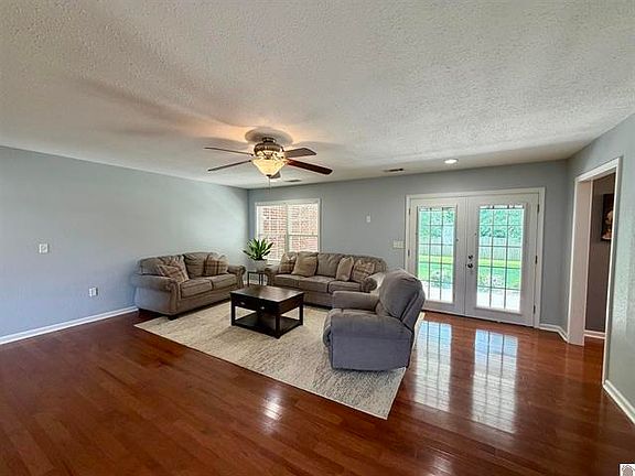 5th image of 2225 Traci Dr