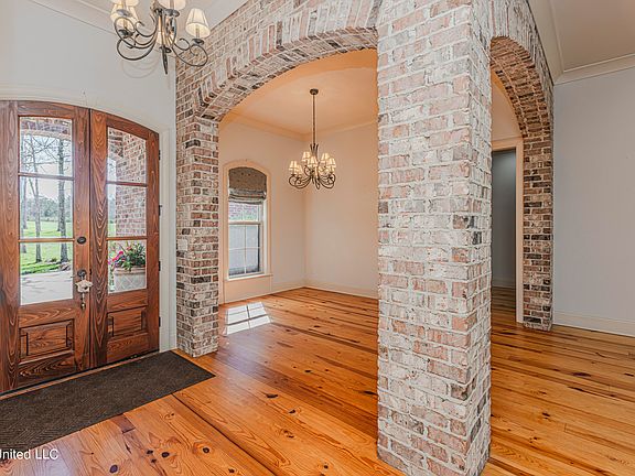 4th image of 498 Creekstone Dr