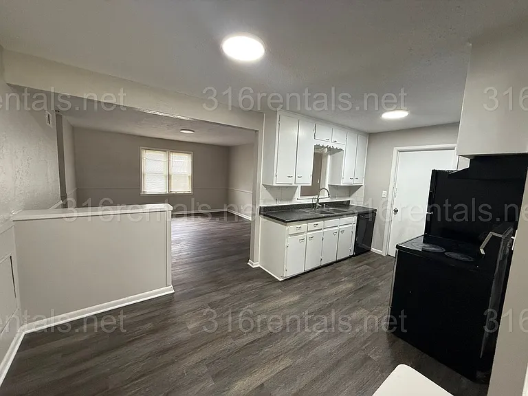 2943 S Volutsia Ave — Photo 6