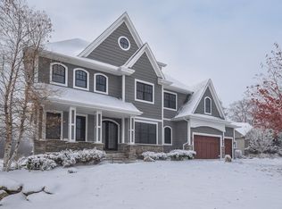 525 Smithtown Ct, Excelsior, MN 55331