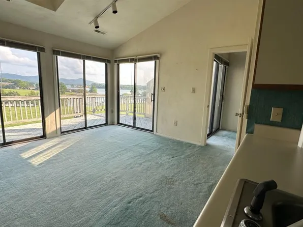 150 Sailors Cove Dr #1218, Moneta, VA 24121