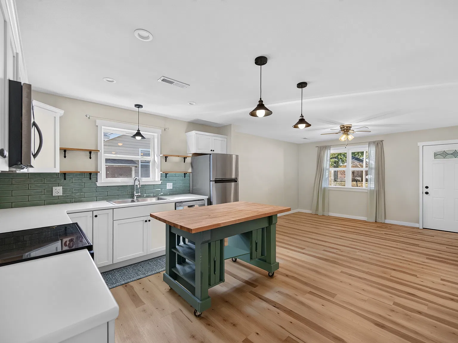 2 bed, 946 sqft, $1,500 — Photo 3