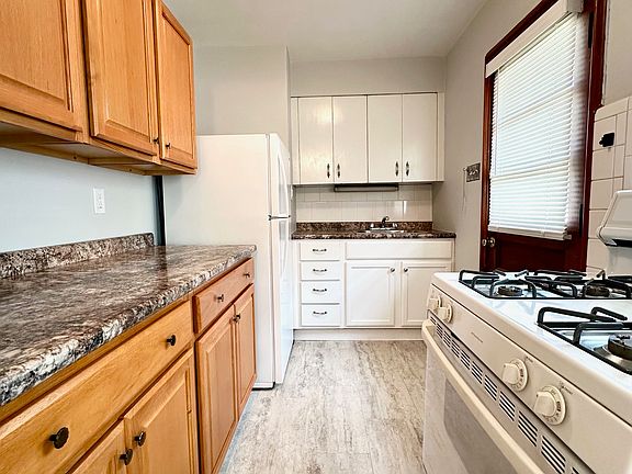 3rd image of 7022 Jamieson Ave #D