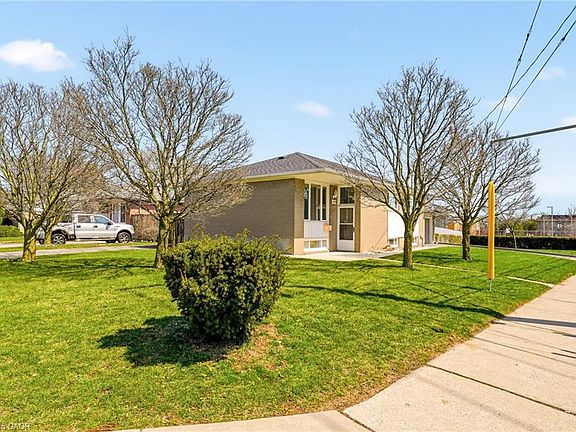 3rd image of 491 Warminster Dr