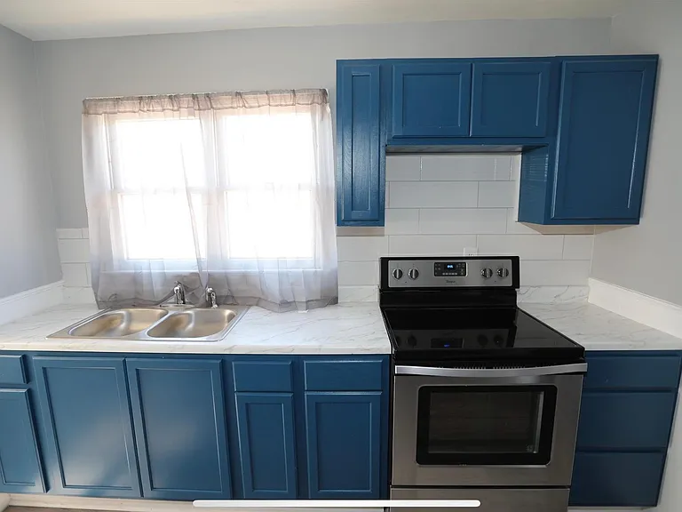2107 Avenue D — Photo 15