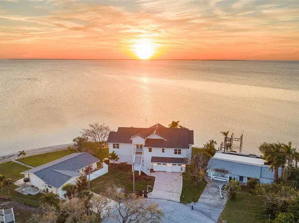 1903 Gulfview Dr, Holiday, FL 34691